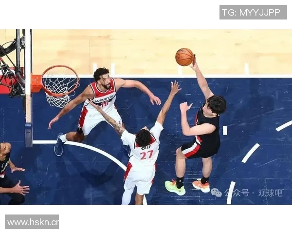 开拓者前线记者小傅期待小杨在篮球场上展现真实自我的那一天